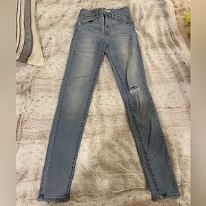 Levi’s Mile High Super Skinny distressed light blue wash size 25